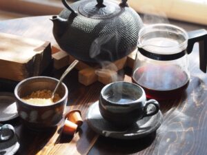 鉄器を使用すると、微量の鉄分が水や料理に溶け出す。