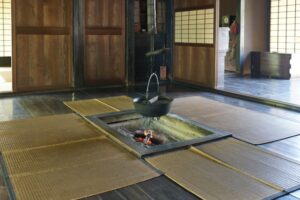 かつて囲炉裏は暮らしの中心にあった