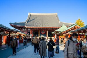 多くの参拝者が訪れる、東京最古の寺・浅草寺