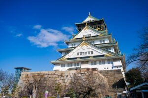 大阪城 天守閣。豊臣秀吉によって築かれた、歴史ある名城の象徴。