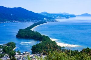 天橋立。日本三景のひとつに数えられる、宮津湾に広がる砂州の絶景。