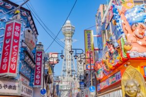 新世界の通天閣。大阪のシンボルとして親しまれる展望塔。