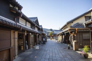 おかげ横丁。伊勢神宮のお膝元に広がる、江戸から明治の町並みを再現した観光地。