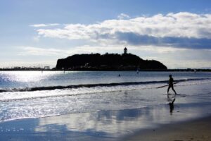 江の島周辺の海。サーフィンやマリンスポーツが盛んなエリア。