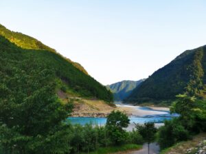 熊野川。紀伊山地を流れる清流で、熊野古道の巡礼路にも沿う。