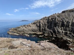東尋坊。日本海にそびえる断崖絶壁が続く、福井県を代表する景勝地。