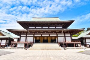 1,080余年の歴史をもつ成田山新勝寺は、年間1,000万人を超える参詣者が訪れる全国有数の寺院である。