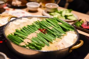 もつ鍋──コクのあるスープで味わう、福岡の名物鍋料理。