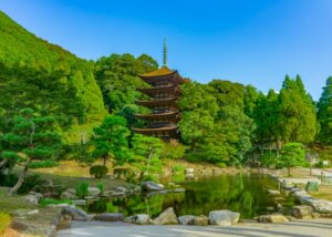室町時代に建立された瑠璃光寺の五重塔は、山口を代表する歴史的建造物であり、国宝にも指定されている。