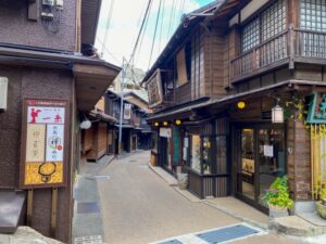 有馬温泉。日本三古湯のひとつに数えられる、歴史と風情あふれる名湯。