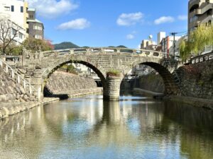 長崎眼鏡橋──日本初のアーチ型石橋で、川面に映る姿が眼鏡のように見えることから名付けられた。