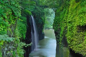 高千穂峡──柱状節理の絶壁と清流が織りなす、神話の里の絶景。