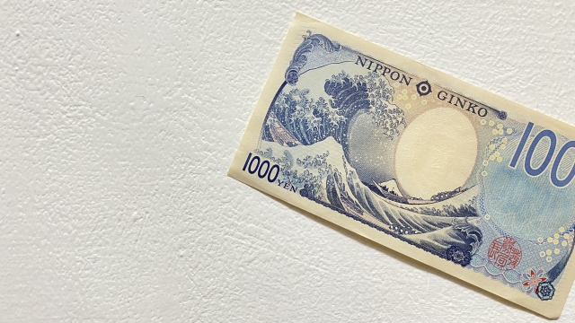 北斎の作品は日本の紙幣の絵柄にも採用されている。