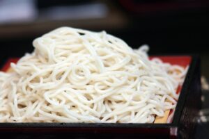 白く上品な食感が特徴の「更科そば」